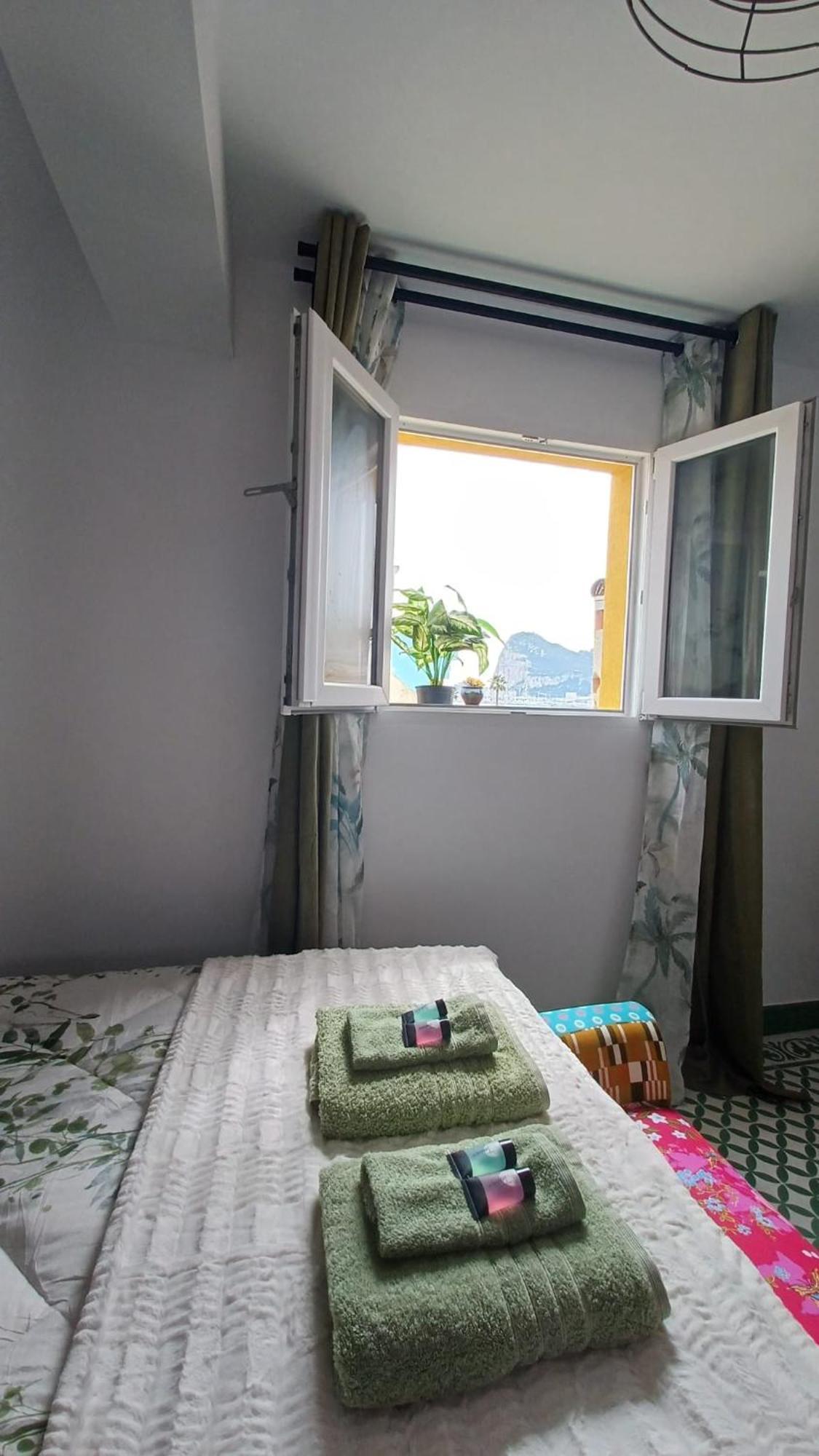 Gibraltar Views Guest house *